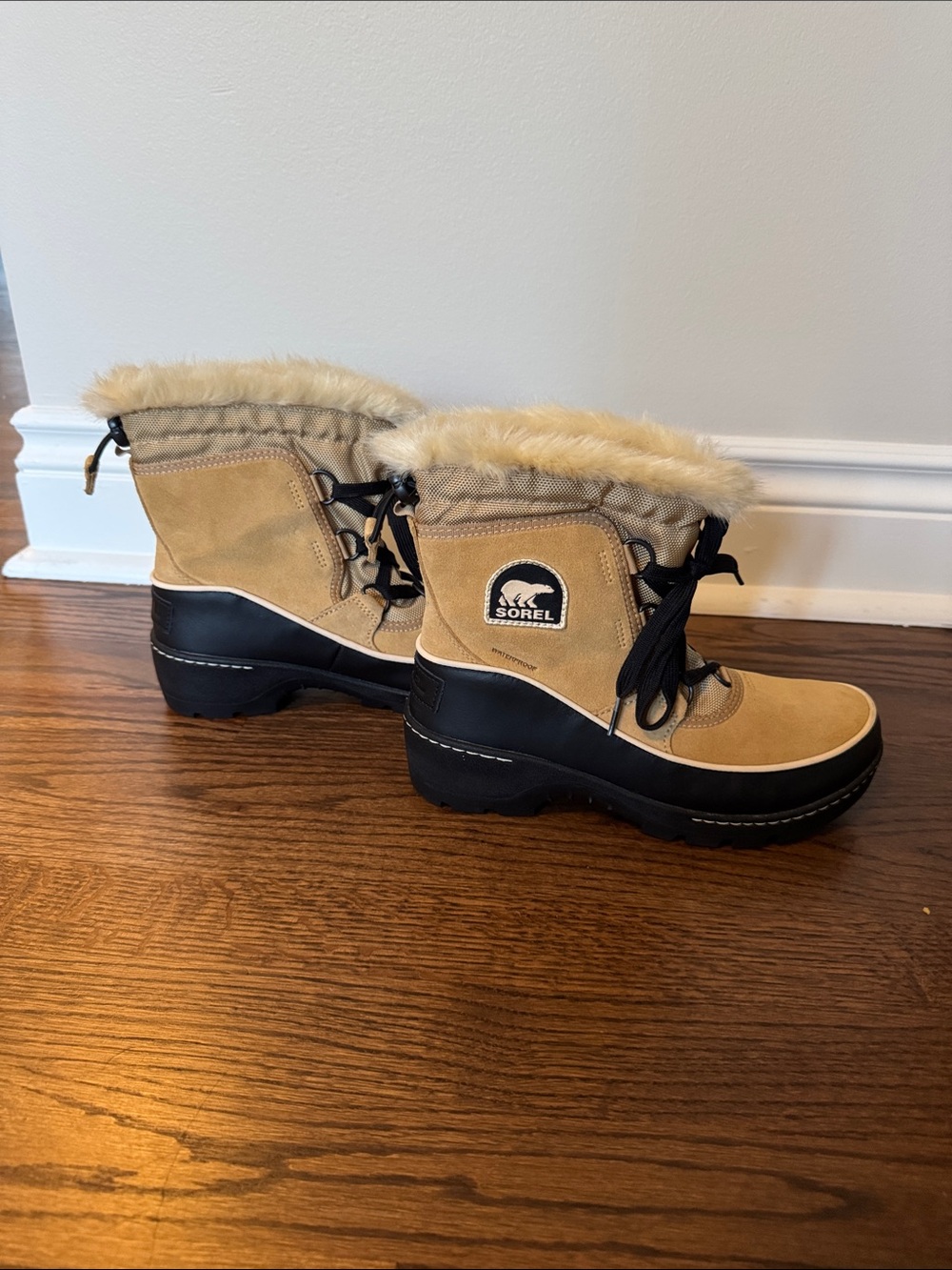 Sorel Women's Tan and Black Faux-Fur Winter Lace-Up Boots